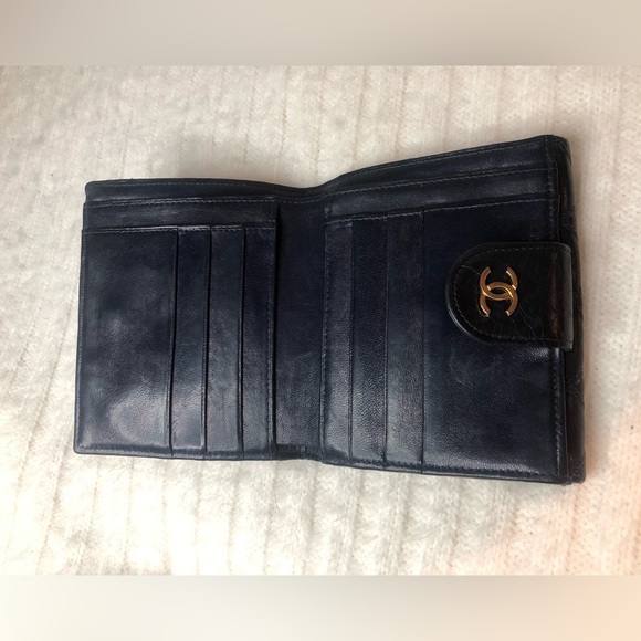CHANEL Navy Quilted Lambskin Compact Wallet 24k Gold Hardware - Picture 6 of 15